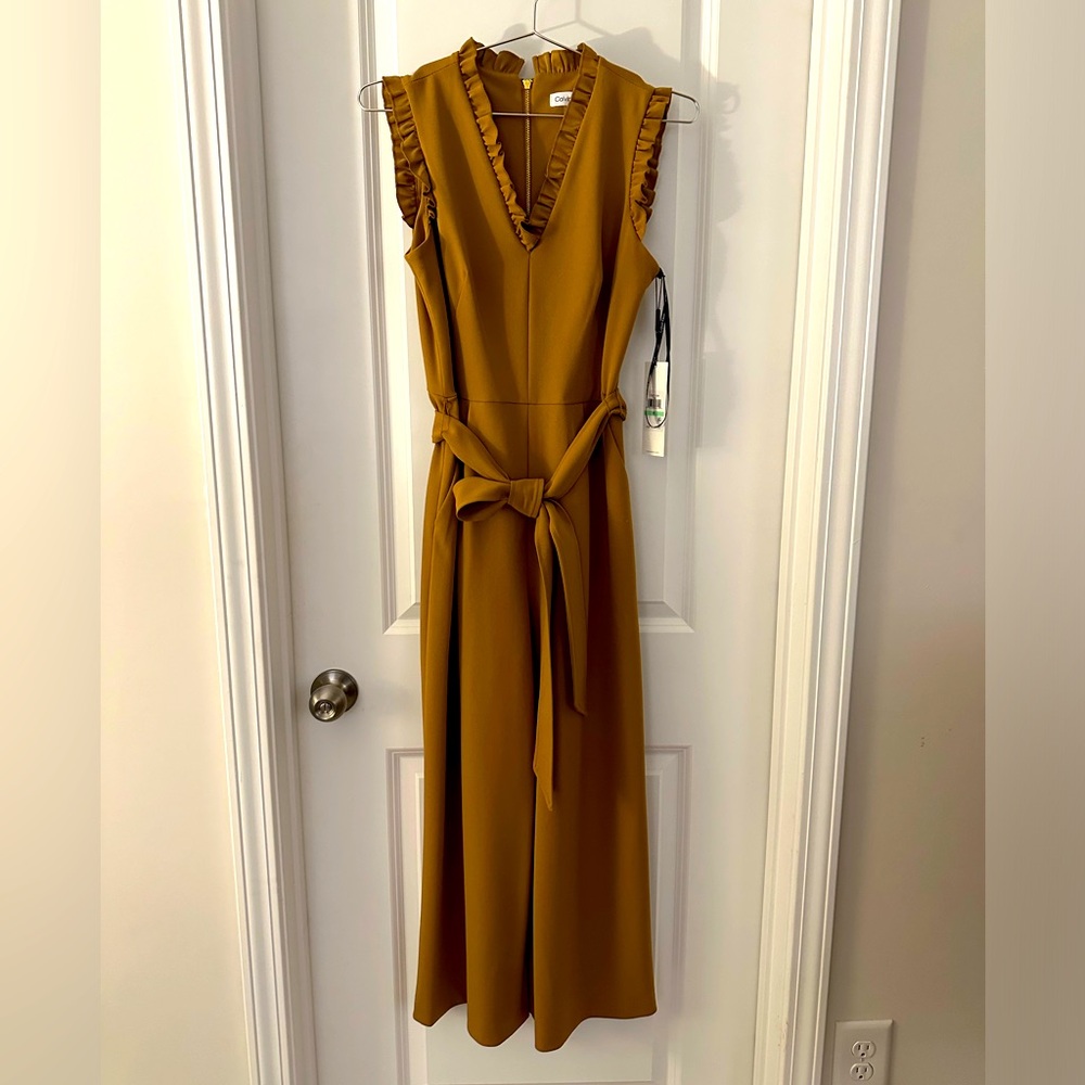 NWT Calvin Klein Ruffle Trim Cropped Flare Wide Leg Jumpsuit. Size 8.